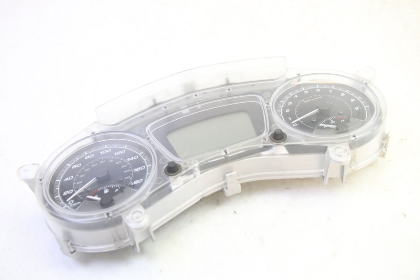 photo de SPEEDOMETER PIAGGIO MP3 HPE 350 (2018 - 2020) - Fixing points details