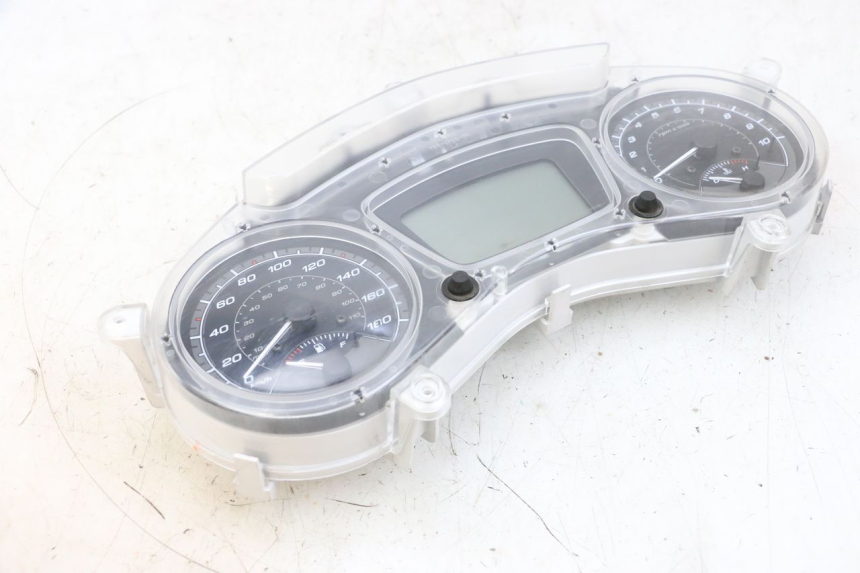 photo de SPEEDOMETER PIAGGIO MP3 HPE 300 (2019 - 2026) - Fixing points details