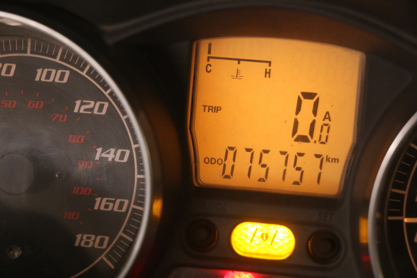 photo de SPEEDOMETER PIAGGIO MP3 LT 400 (2007 - 2012) - High-resolution close-up