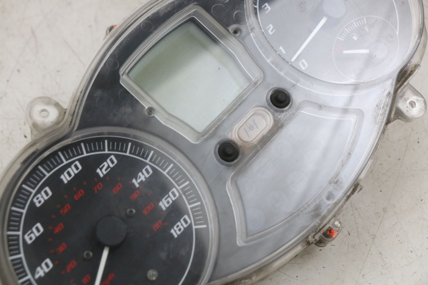 photo de SPEEDOMETER PIAGGIO MP3 LT 400 (2007 - 2012) - Zoom on usage condition