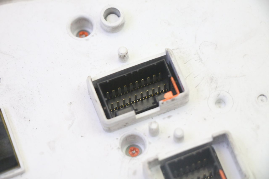 photo de SPEEDOMETER PIAGGIO MP3 LT 300 (2010 - 2016) - Distinctive features