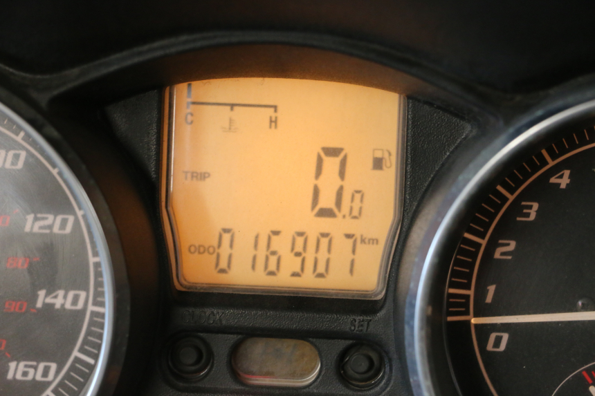 photo de SPEEDOMETER PIAGGIO MP3 LT 300 (2010 - 2016) - Technical close-up