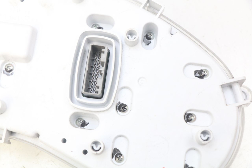 photo de SPEEDOMETER PIAGGIO MP3 500 (2014 - 2017) - Fixing points details
