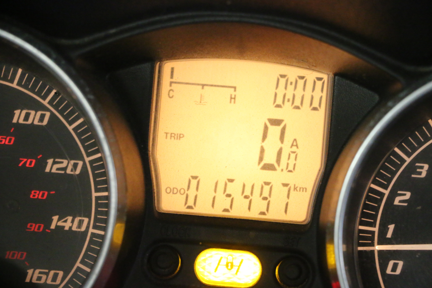 photo de SPEEDOMETER PIAGGIO MP3 RL 250 (2006 - 2010) - Zoom on usage condition