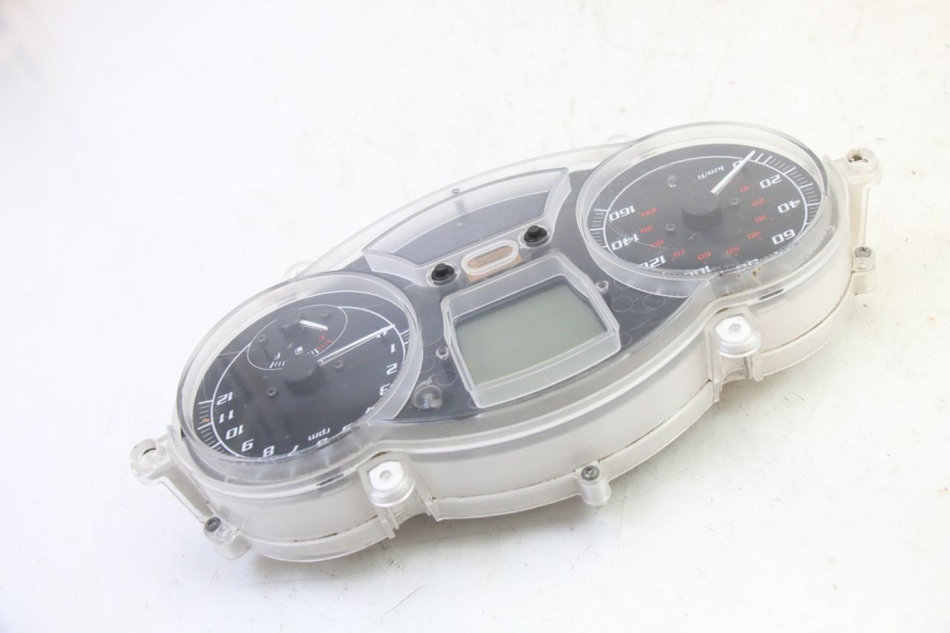 photo de SPEEDOMETER PIAGGIO MP3 RL 250 (2006 - 2010) - Fixing points details