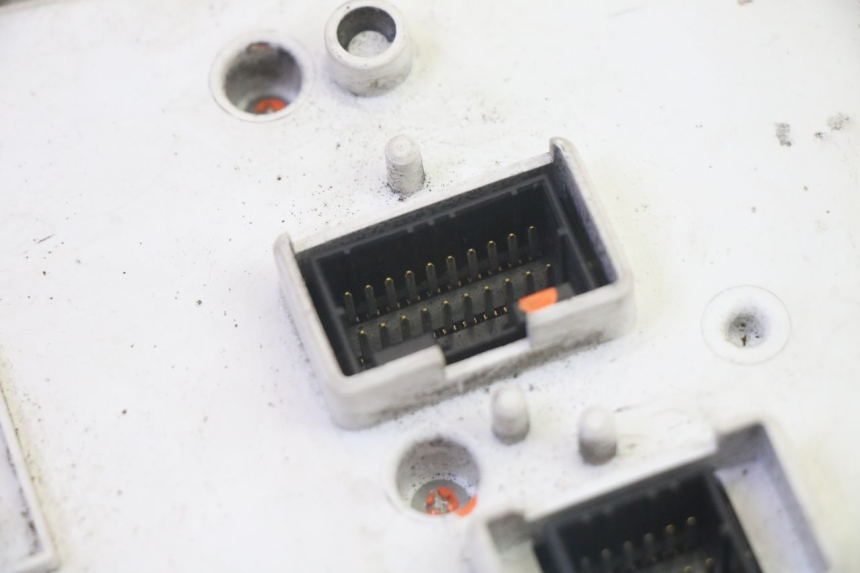 photo de SPEEDOMETER PIAGGIO MP3 125 (2006 - 2014) - Distinctive features