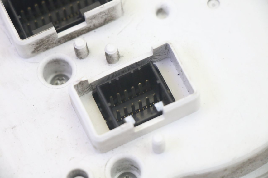 photo de SPEEDOMETER PIAGGIO MP3 RL 250 (2006 - 2010) - Distinctive features