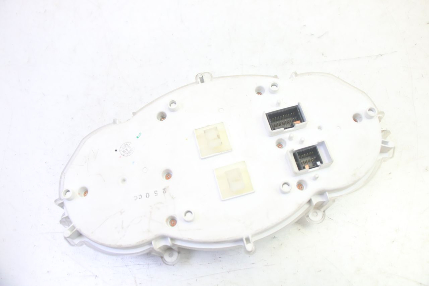 photo de SPEEDOMETER PIAGGIO MP3 RL 250 (2006 - 2010) - Additional view of the item