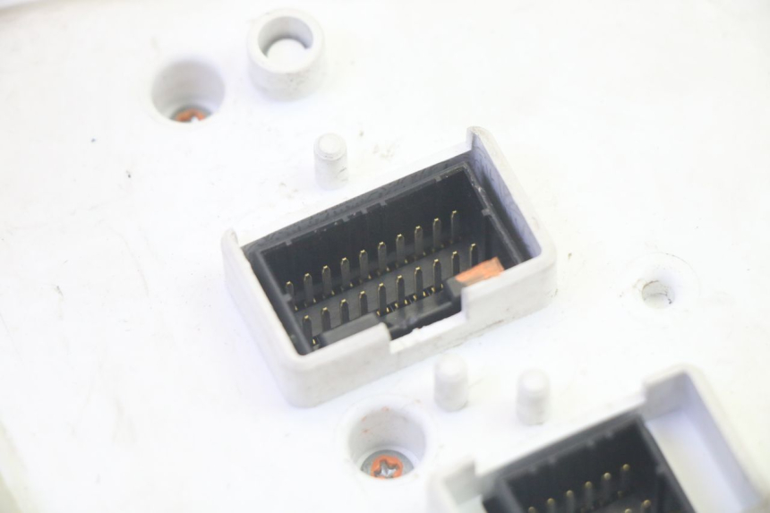 photo de SPEEDOMETER PIAGGIO MP3 RL 250 (2006 - 2010) - Distinctive features