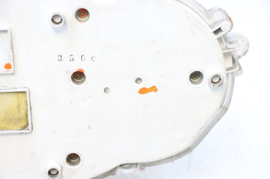 photo de SPEEDOMETER PIAGGIO MP3 RL 250 (2006 - 2010) - Fixing points details