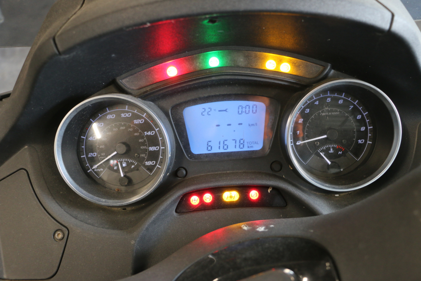 photo de SPEEDOMETER PIAGGIO MP3 500 (2016 - 2018) - Surface and material condition