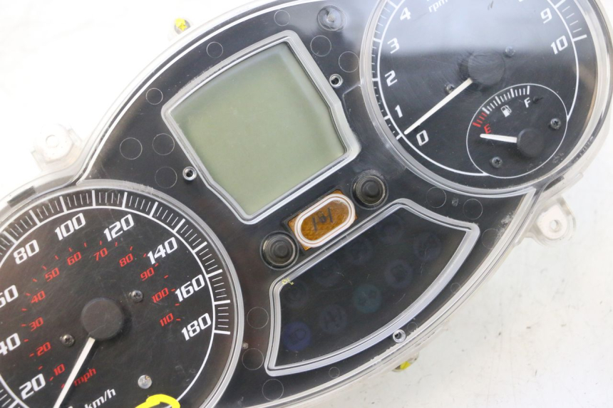 photo de SPEEDOMETER PIAGGIO MP3 500 (2011 - 2015) - Alternative angle
