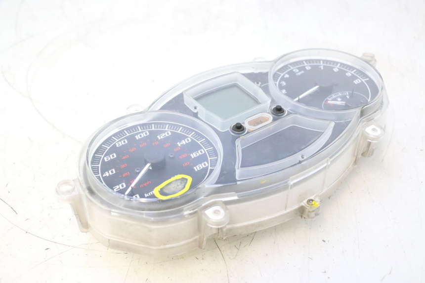 photo de SPEEDOMETER PIAGGIO MP3 500 (2011 - 2015) - Fixing points details