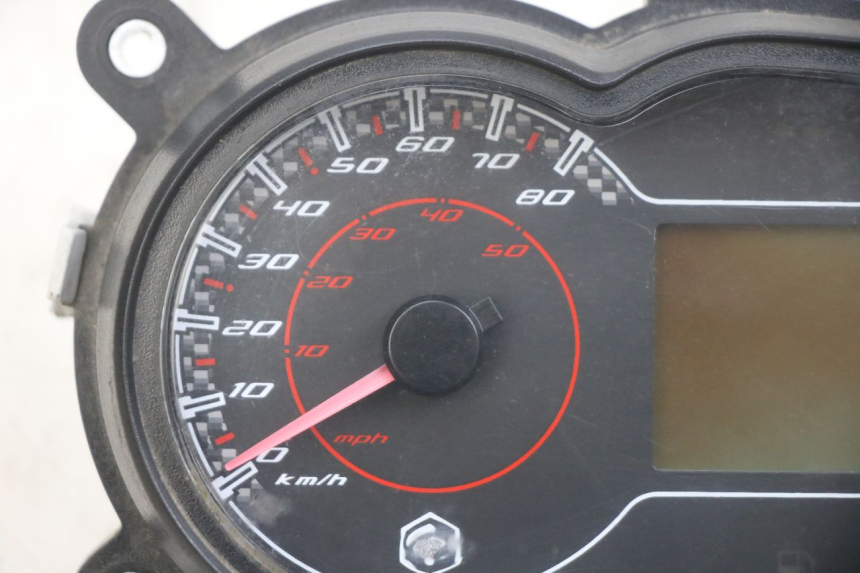 photo de SPEEDOMETER PIAGGIO NEW TYPHOON 50 (2018 - 2021) - Detailed visual inspection