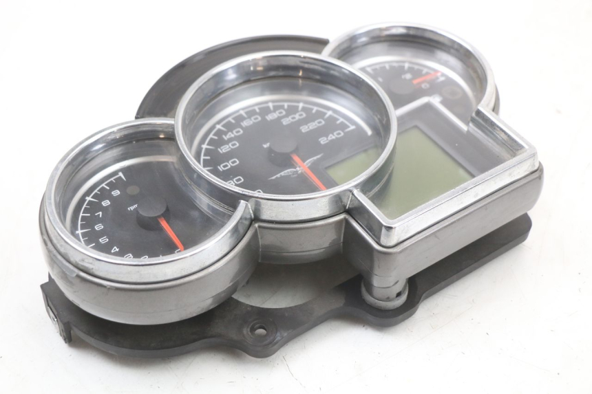 photo de SPEEDOMETER MOTO GUZZI NORGE 8V GT 1200 (2011 - 2016) - Fixing points details
