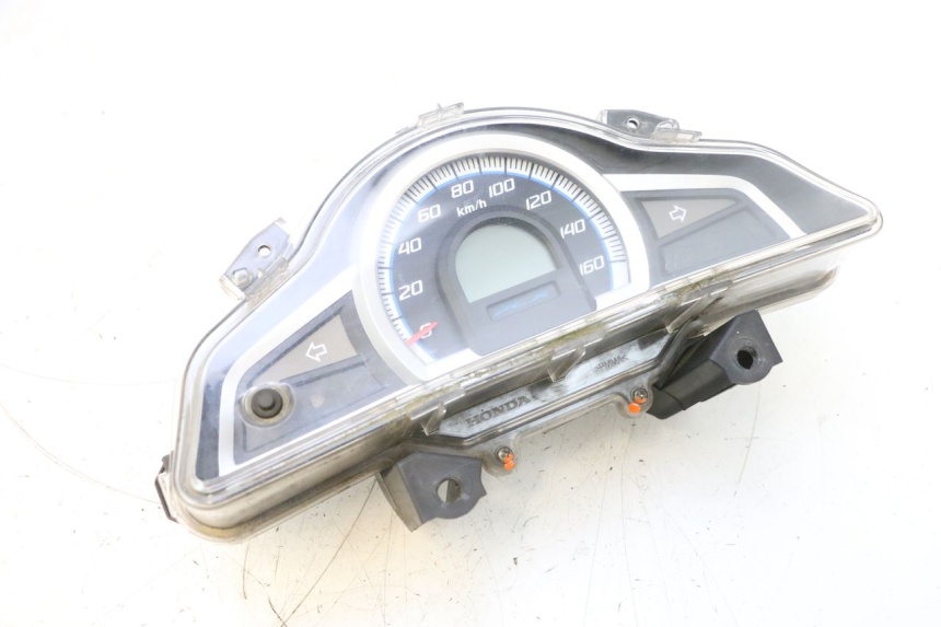 photo de SPEEDOMETER HONDA PCX (JF57/JF64) 125 (2014 - 2018) - Detailed visual inspection