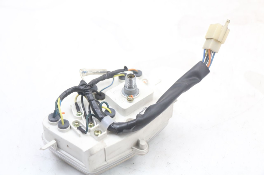 photo de SPEEDOMETER PEUGEOT KISBEE 2T 50 (2010 - 2017) - Fixing points details