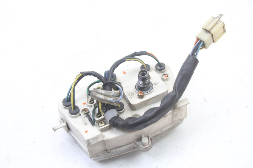 photo de SPEEDOMETER PEUGEOT KISBEE 2T 50 (2010 - 2017) - Fixing points details