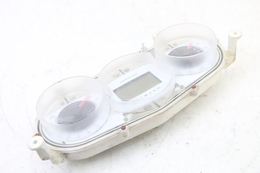 photo de SPEEDOMETER PEUGEOT SATELIS COMPRESSOR K15 125 (2006 - 2009) - Fixing points details
