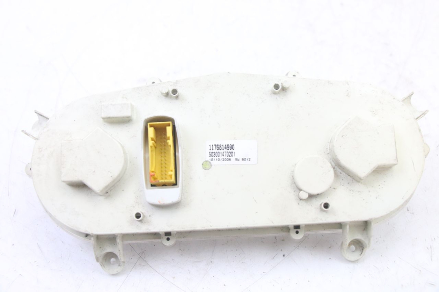 photo de SPEEDOMETER PEUGEOT SATELIS COMPRESSOR K15 125 (2006 - 2009) - Surface and material condition