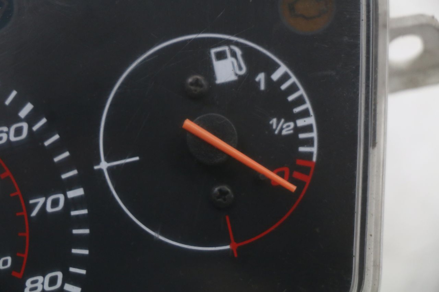 photo de SPEEDOMETER PEUGEOT STREETZONE 4T 50 (2018 - 2023) - Zoom on usage condition