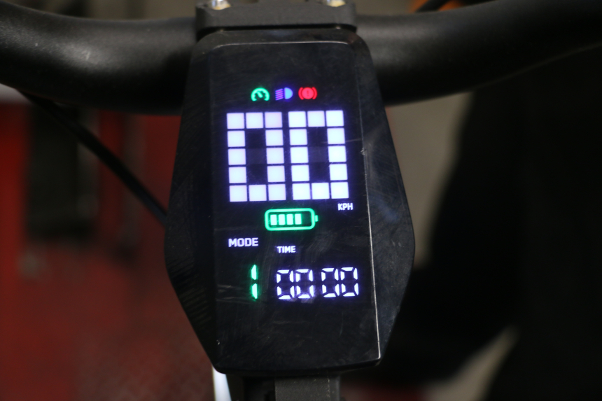 photo de SPEEDOMETER PUNK ELECTRIC RIDER 1 - Zoom on usage condition