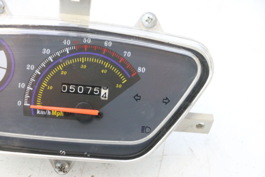 photo de SPEEDOMETER TNT MOTOR ROMA 10' 4T 50 (2007 - 2018) - Fixing points details