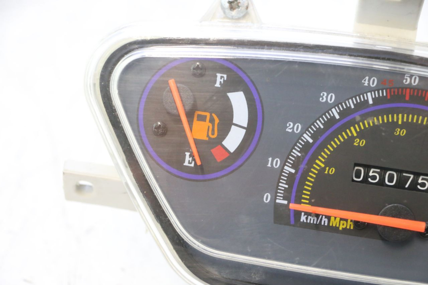 photo de SPEEDOMETER TNT MOTOR ROMA 10' 4T 50 (2007 - 2018) - Surface and material condition
