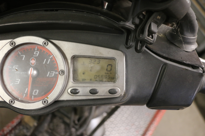 photo de SPEEDOMETER GILERA RUNNER SP 50 (2006 - 2008) - Zoom on usage condition