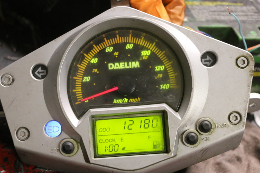 photo de SPEEDOMETER DAELIM S1 125 (2007 - 2016) - Component detail