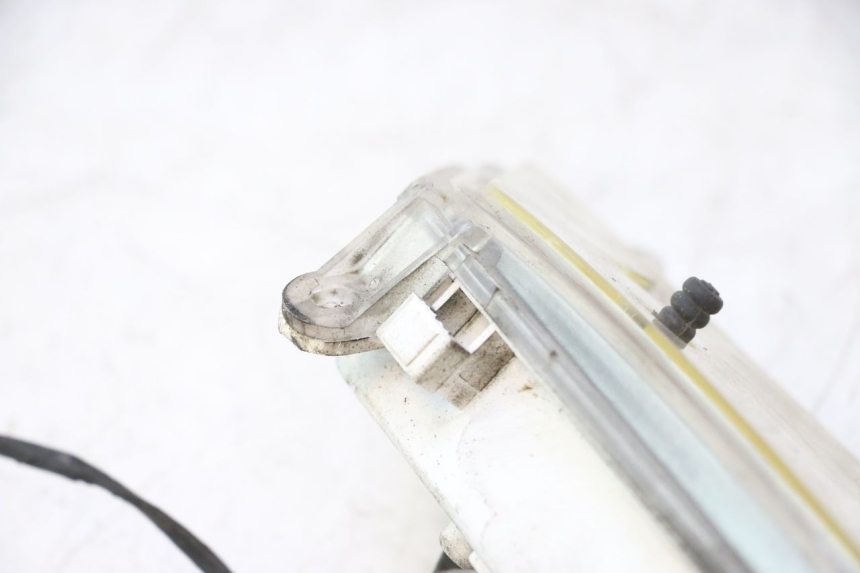 photo de SPEEDOMETER DAELIM S2 125 (2006 - 2007) - Surface and material condition
