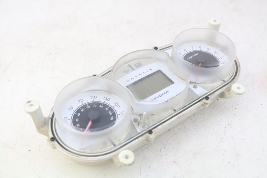 photo de SPEEDOMETER PEUGEOT SATELIS COMPRESSOR K15 125 (2006 - 2009) - Alternative perspective