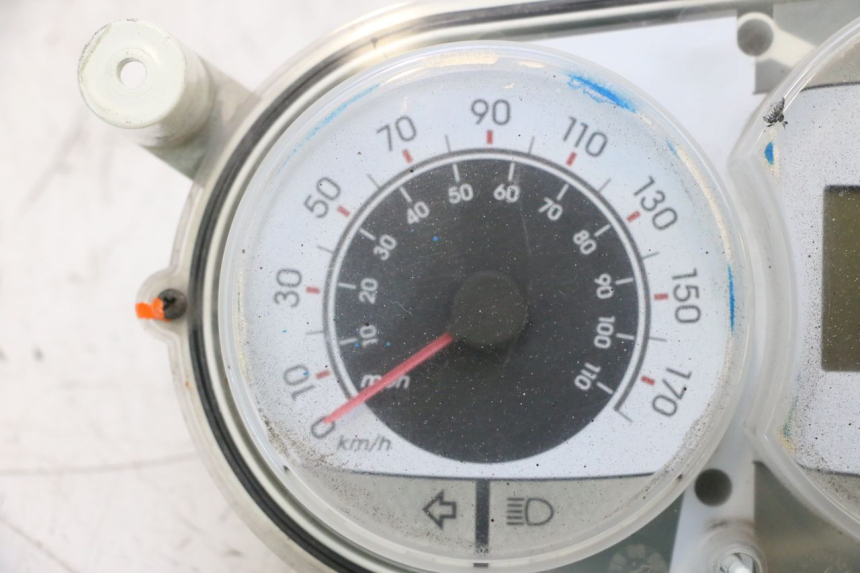 photo de SPEEDOMETER PEUGEOT SATELIS COMPRESSOR K15 125 (2006 - 2009) - Spare part profile view