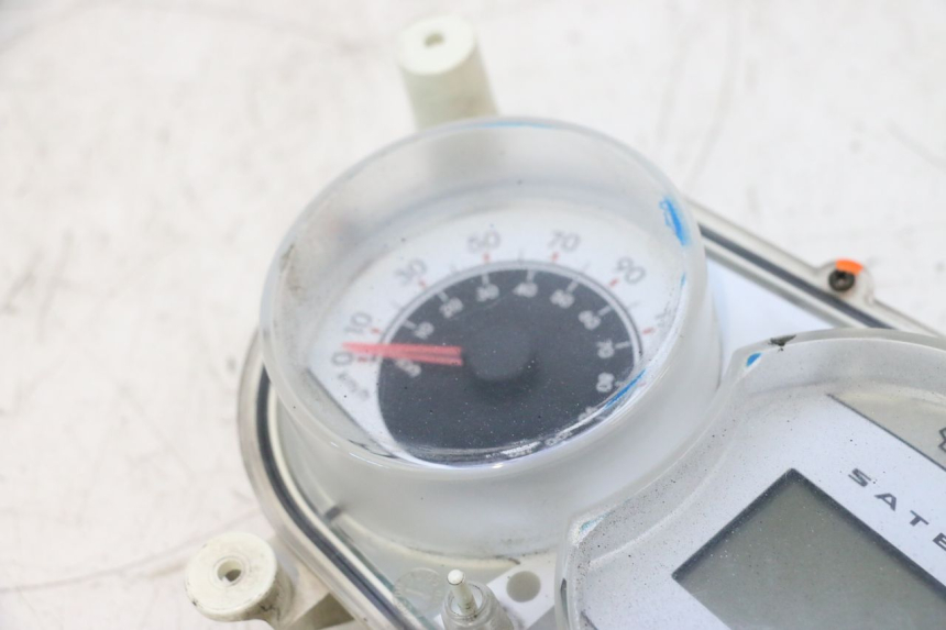 photo de SPEEDOMETER PEUGEOT SATELIS COMPRESSOR K15 125 (2006 - 2009) - Alternative perspective