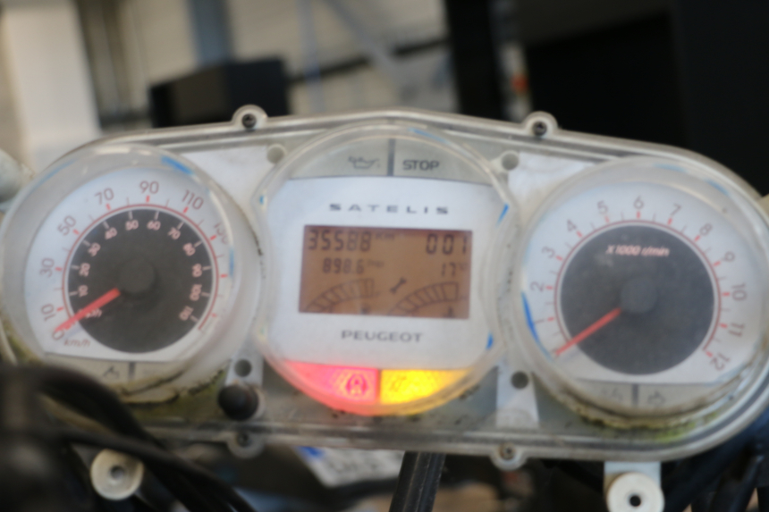 photo de SPEEDOMETER PEUGEOT SATELIS COMPRESSOR K15 125 (2006 - 2009) - Technical close-up