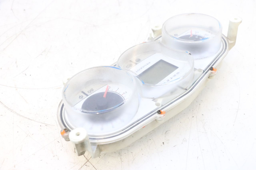 photo de SPEEDOMETER PEUGEOT SATELIS COMPRESSOR K15 125 (2006 - 2009) - Surface and material condition