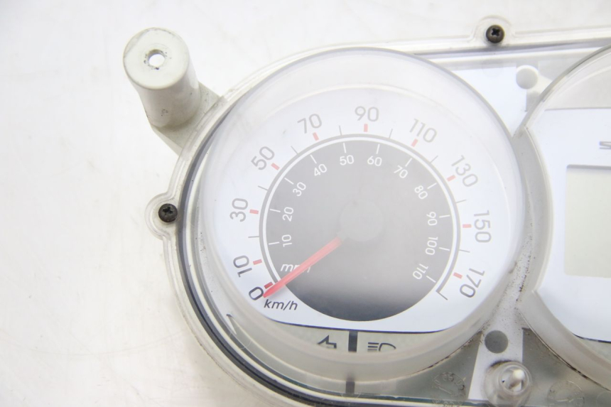 photo de SPEEDOMETER PEUGEOT SATELIS 125 (2006 - 2009) - Zoom on usage condition