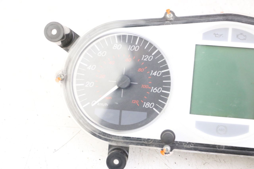 photo de SPEEDOMETER PEUGEOT SATELIS 125 (2013 - 2018) - Distinctive features