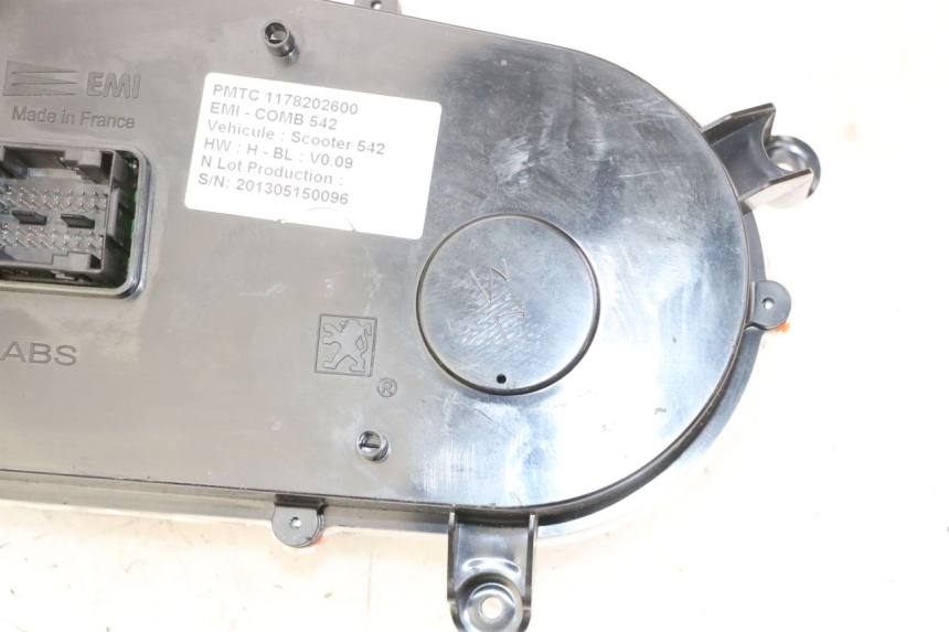 photo de SPEEDOMETER PEUGEOT SATELIS 125 (2013 - 2018) - Surface and material condition