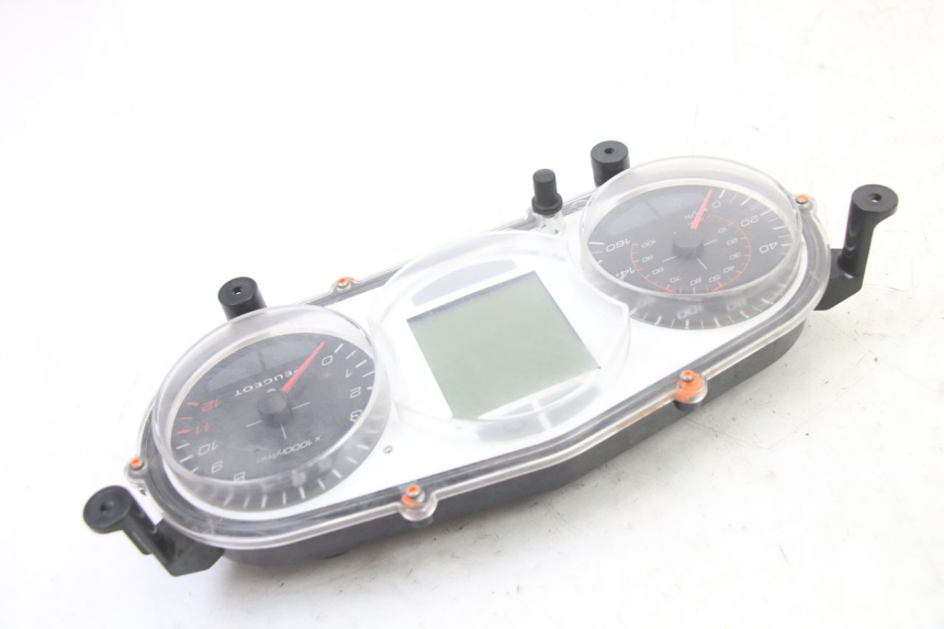 photo de SPEEDOMETER PEUGEOT SATELIS 125 (2013 - 2018) - Fixing points details