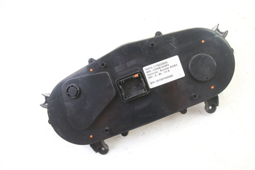photo de SPEEDOMETER PEUGEOT SATELIS 125 (2013 - 2018) - Surface and material condition