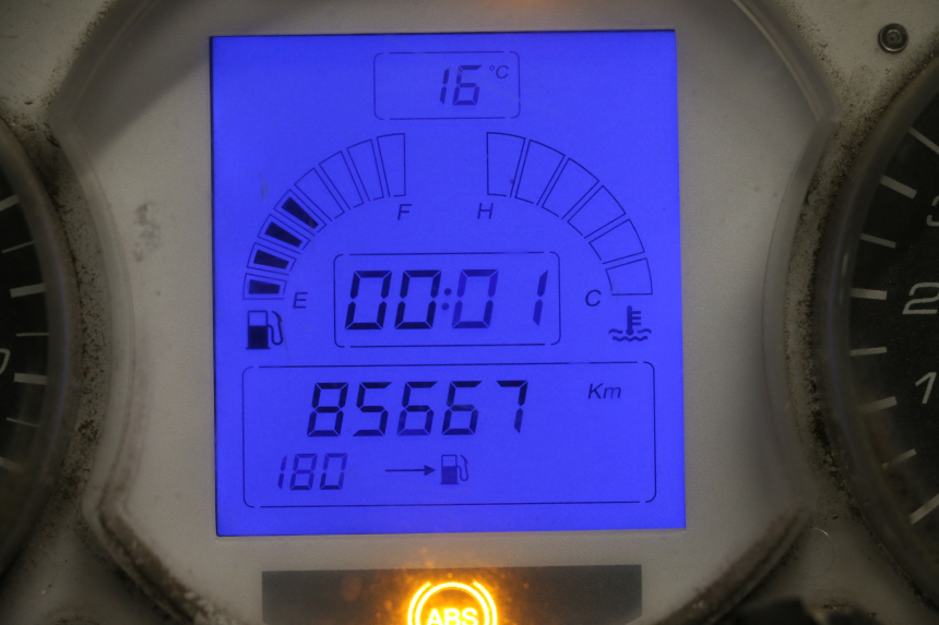 photo de SPEEDOMETER PEUGEOT SATELIS 125 (2013 - 2018) - Surface and material condition