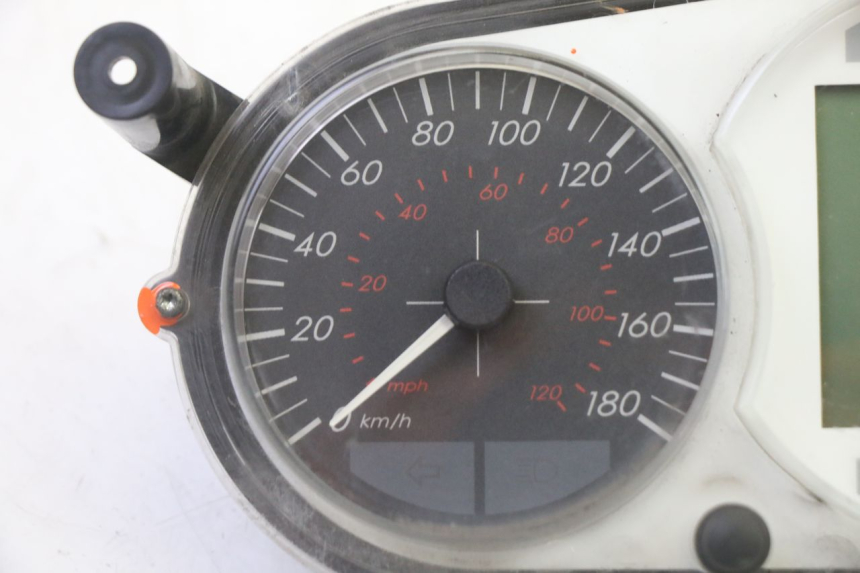 photo de SPEEDOMETER PEUGEOT SATELIS 125 (2010 - 2012) - Alternative perspective