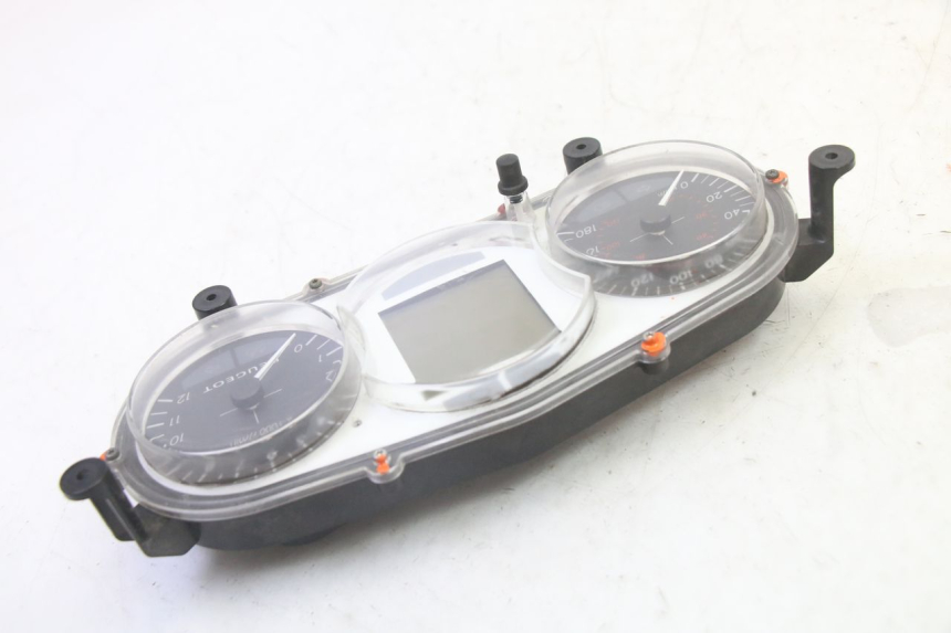photo de SPEEDOMETER PEUGEOT SATELIS 125 (2010 - 2012) - Surface and material condition