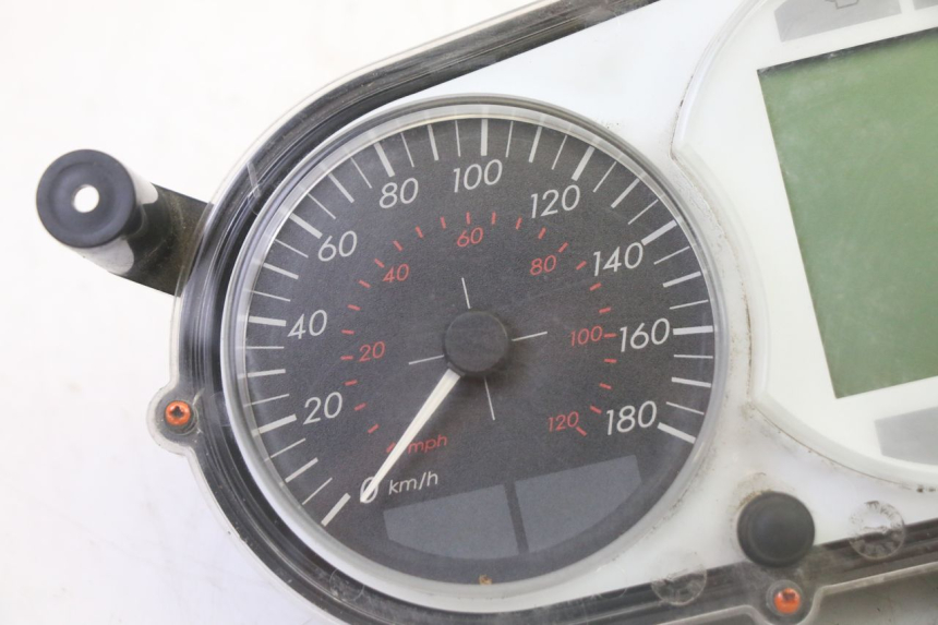 photo de SPEEDOMETER PEUGEOT SATELIS 125 (2013 - 2018) - Zoom on usage condition