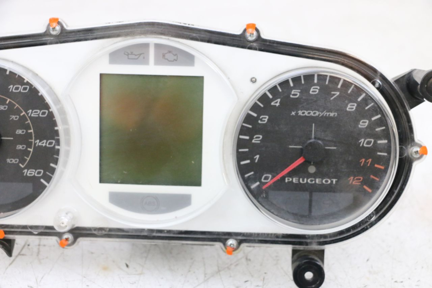 photo de SPEEDOMETER PEUGEOT SATELIS 125 (2013 - 2018) - High-resolution close-up