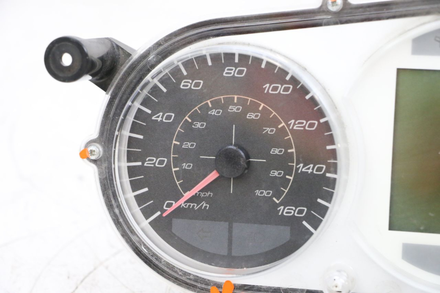 photo de SPEEDOMETER PEUGEOT SATELIS 125 (2013 - 2018) - Detailed visual inspection