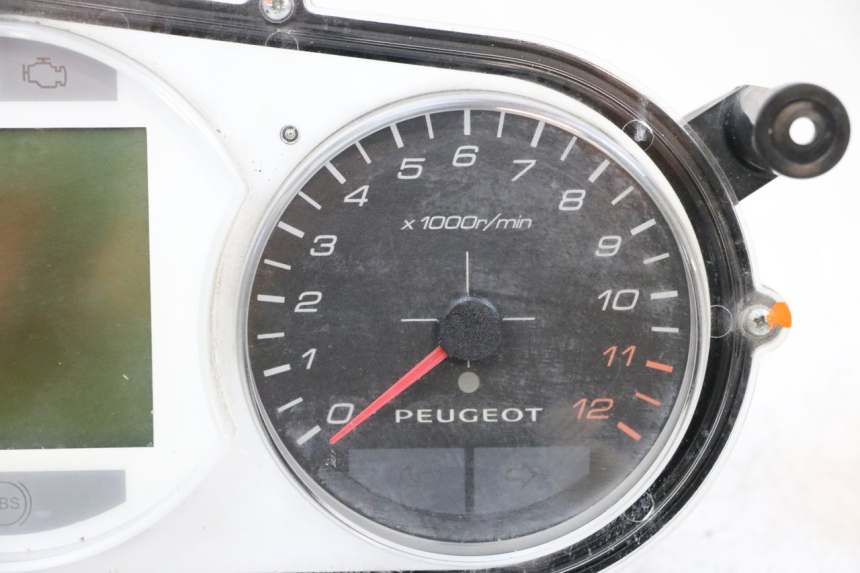 photo de SPEEDOMETER PEUGEOT SATELIS 125 (2013 - 2018) - Focus on structure
