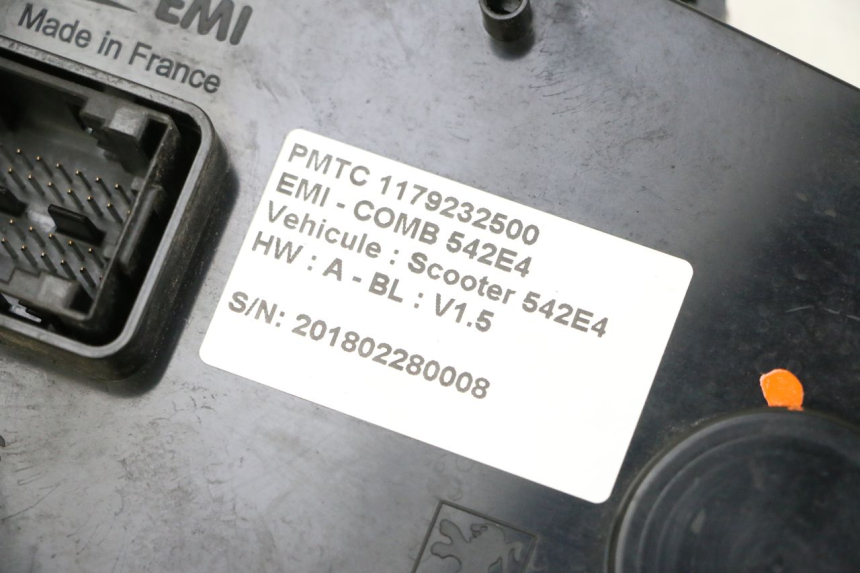 photo de SPEEDOMETER PEUGEOT SATELIS 125 (2013 - 2018) - Surface and material condition