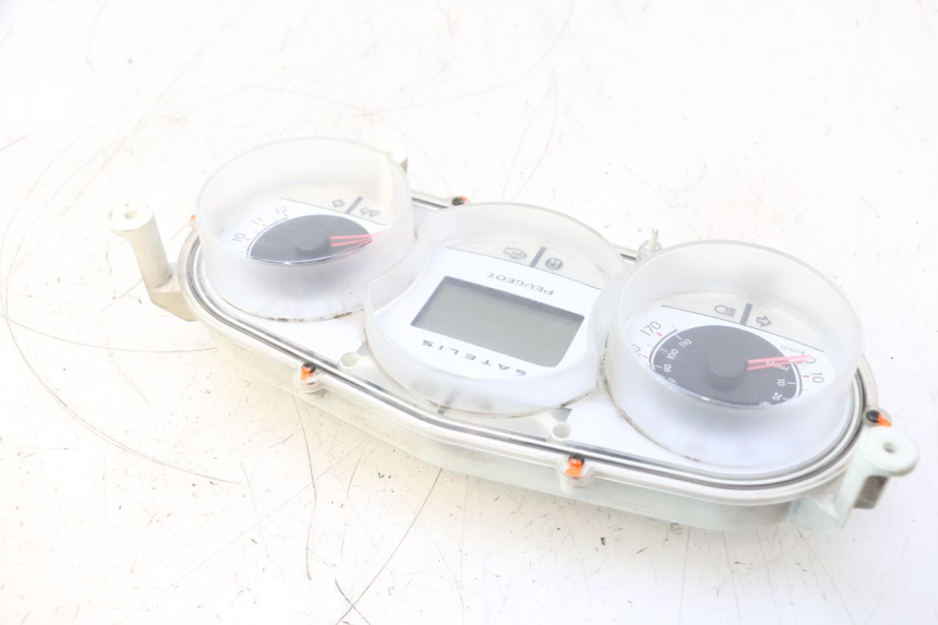 photo de SPEEDOMETER PEUGEOT SATELIS 125 (2006 - 2009) - High-resolution close-up